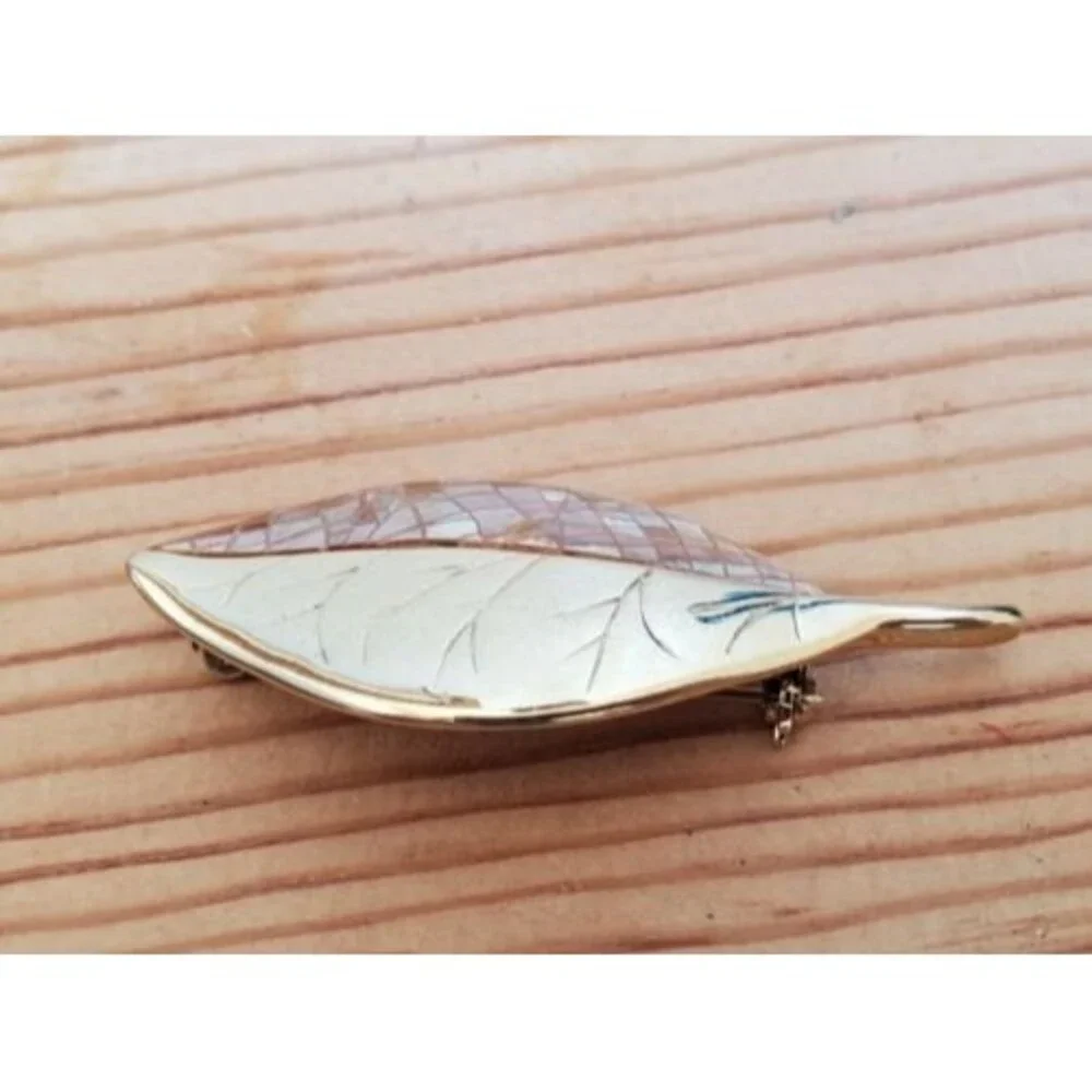 VTG Liz Clairborne Brooch Shell Leaf Gold Tone Pin SIGNED LC Jewelry Estate 2